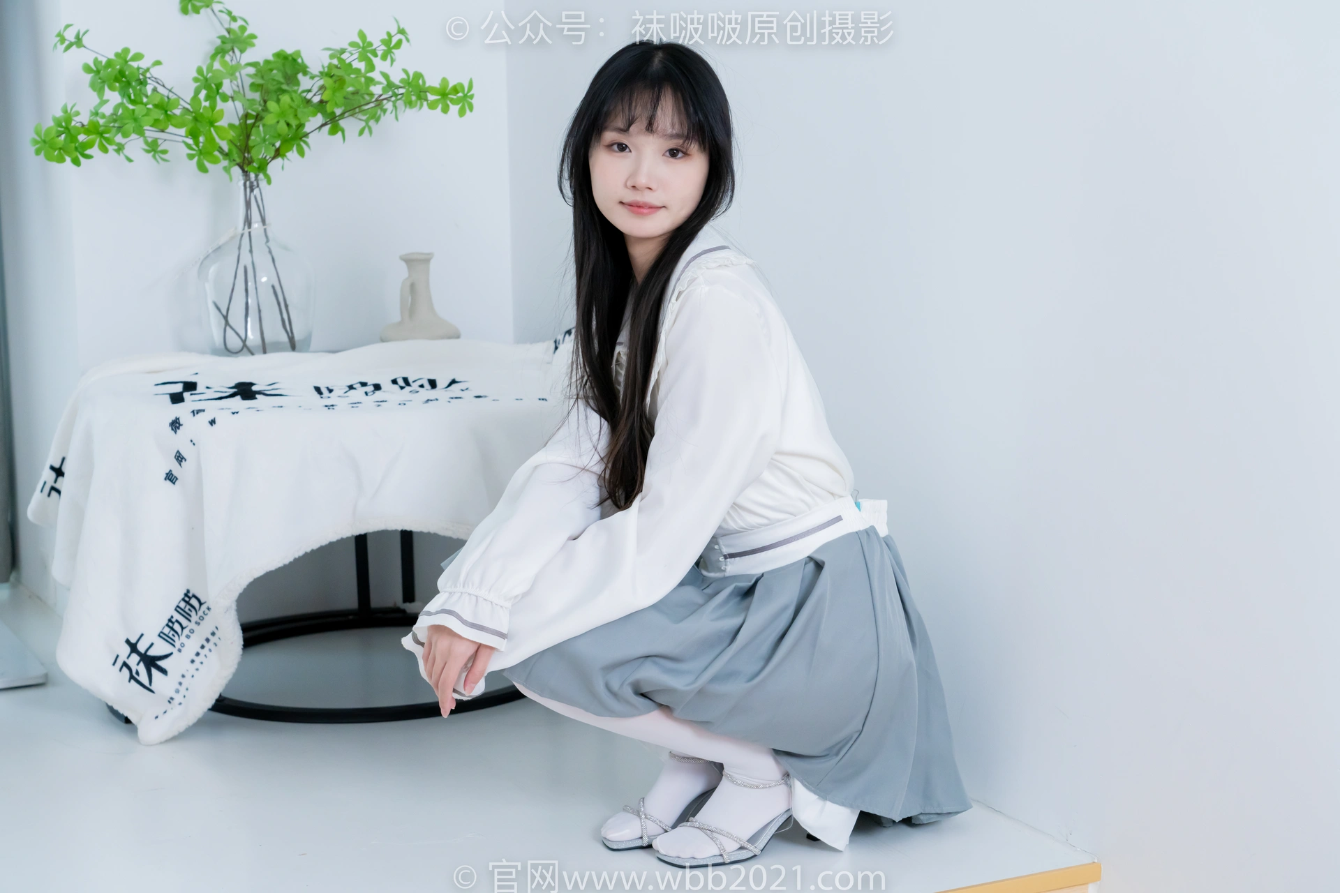 [BoBoSocks袜啵啵] NO.468 甜甜圈-高跟凉鞋、厚白丝、裸足、丝袜和裸足踩蓝莓剧情（花絮版） 0
