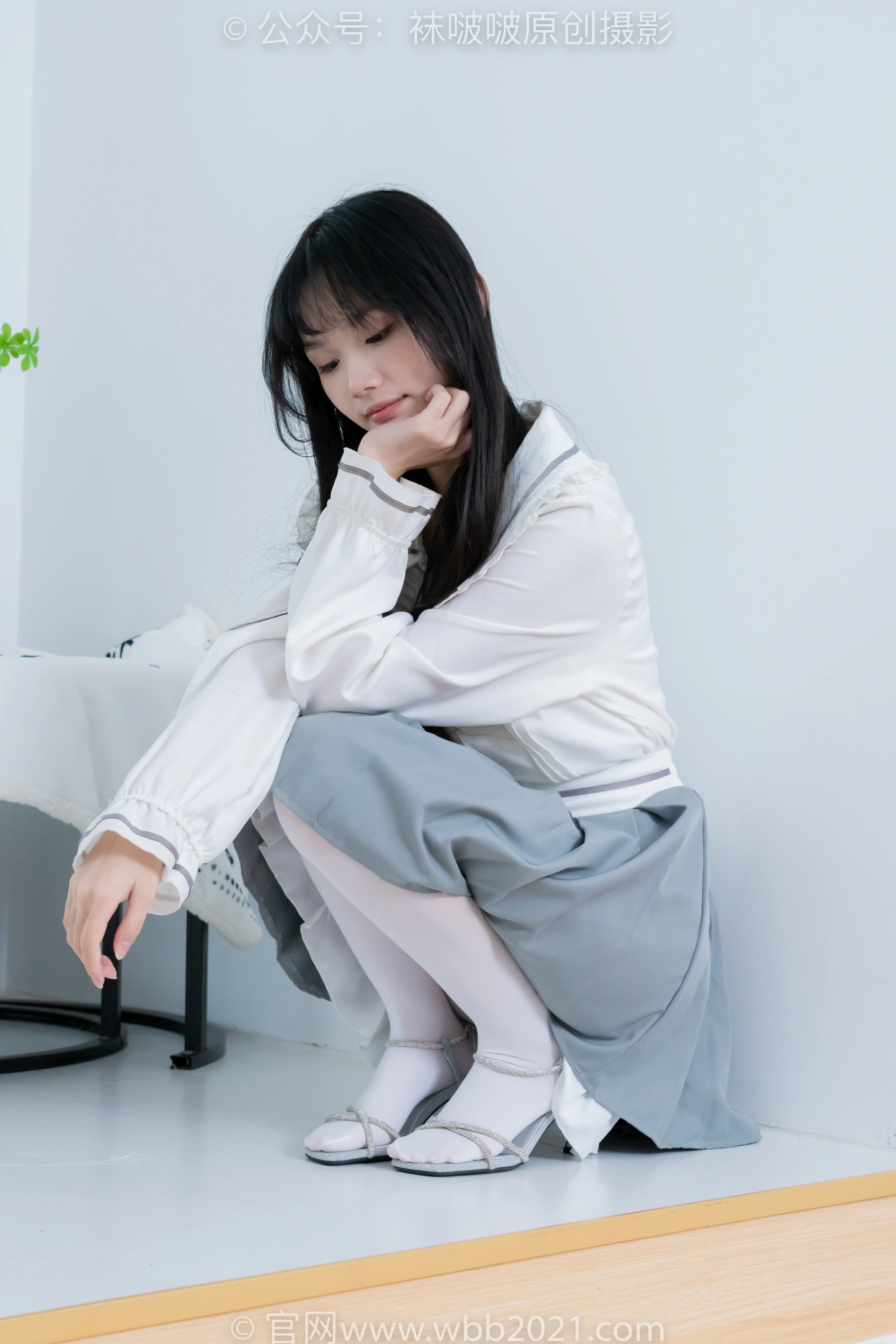 [BoBoSocks袜啵啵] NO.468 甜甜圈-高跟凉鞋、厚白丝、裸足、丝袜和裸足踩蓝莓剧情（花絮版） 1